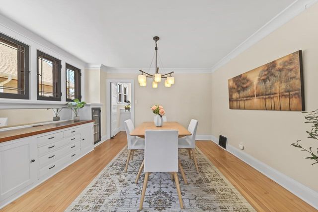 1913 E Beverly ROAD, Shorewood, WI 53211