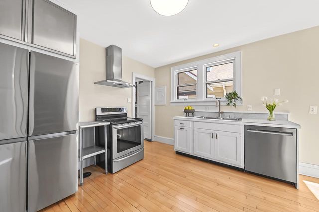 1913 E Beverly ROAD, Shorewood, WI 53211