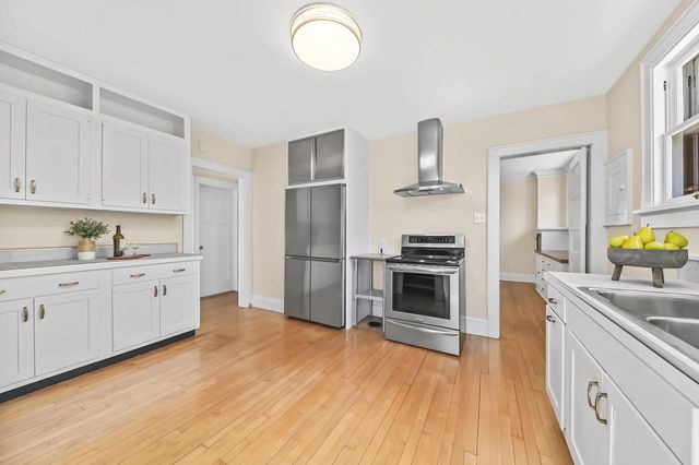 1913 E Beverly ROAD, Shorewood, WI 53211