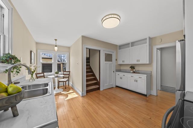 1913 E Beverly ROAD, Shorewood, WI 53211