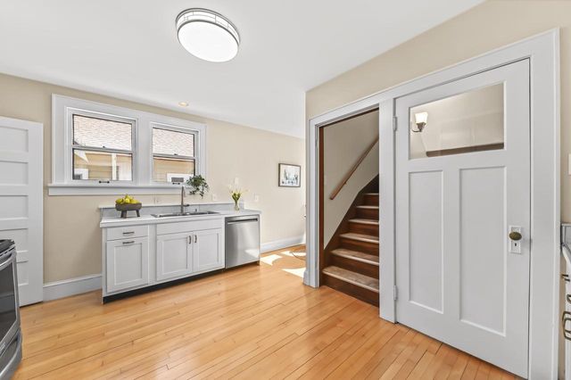 1913 E Beverly ROAD, Shorewood, WI 53211