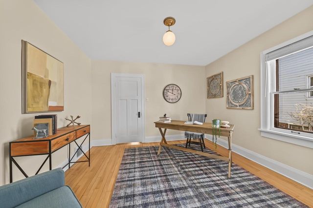 1913 E Beverly ROAD, Shorewood, WI 53211