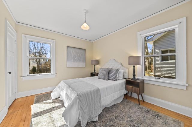 1913 E Beverly ROAD, Shorewood, WI 53211