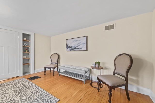 1913 E Beverly ROAD, Shorewood, WI 53211