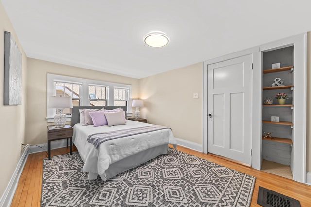 1913 E Beverly ROAD, Shorewood, WI 53211