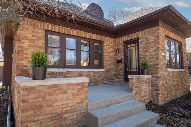 1913 E Beverly ROAD, Shorewood, WI 53211