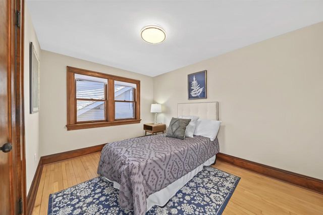 1913 E Beverly ROAD, Shorewood, WI 53211