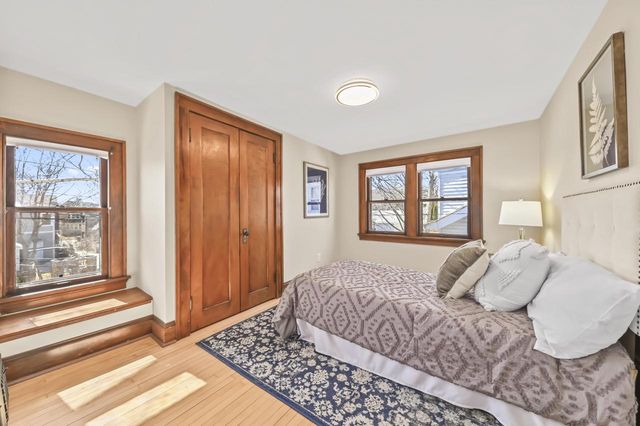 1913 E Beverly ROAD, Shorewood, WI 53211