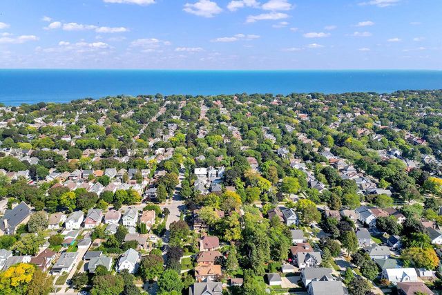 1913 E Beverly ROAD, Shorewood, WI 53211