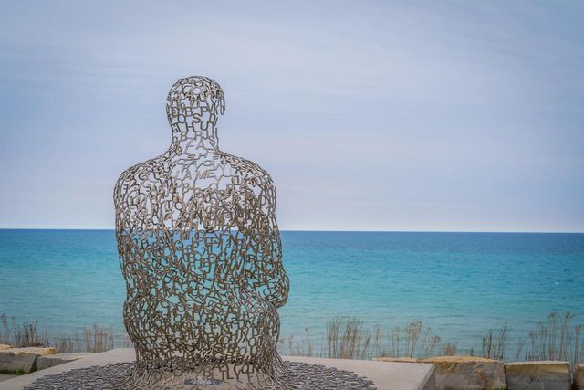 1913 E Beverly ROAD, Shorewood, WI 53211