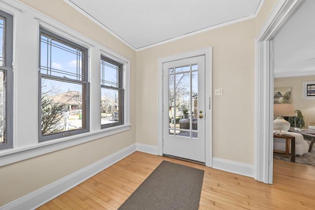 1913 E Beverly ROAD, Shorewood, WI 53211