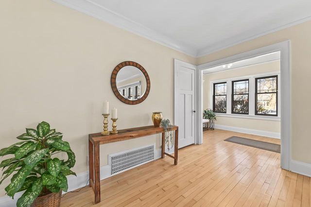 1913 E Beverly ROAD, Shorewood, WI 53211