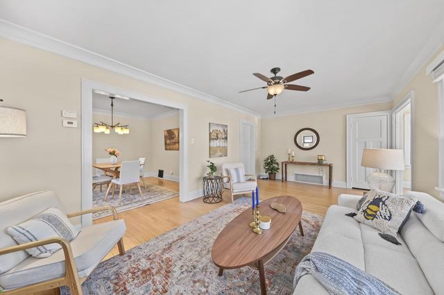 1913 E Beverly ROAD, Shorewood, WI 53211