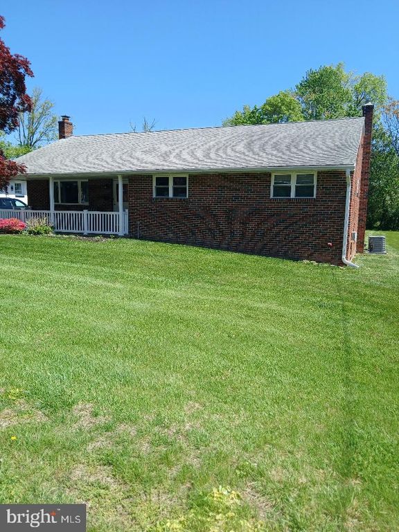 640 WYNDOM TER, Holmes, PA 19043