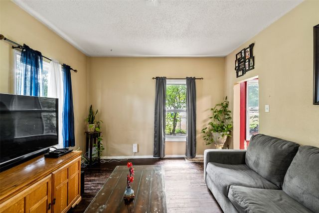 3210 Columbia Street, Des Moines, IA 50313