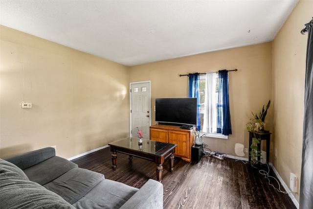 3210 Columbia Street, Des Moines, IA 50313