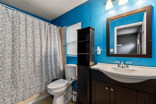 3210 Columbia Street, Des Moines, IA 50313