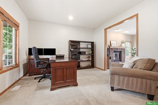1910 Greyson Drive, Papillion, NE 68133