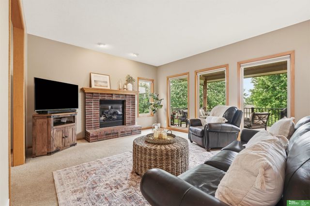 1910 Greyson Drive, Papillion, NE 68133