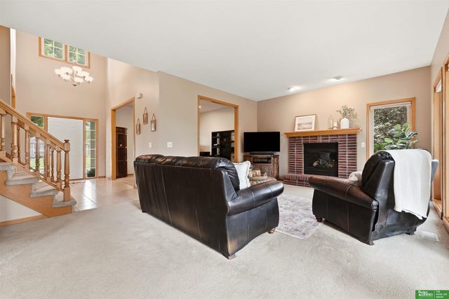1910 Greyson Drive, Papillion, NE 68133