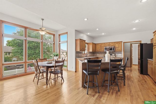 1910 Greyson Drive, Papillion, NE 68133