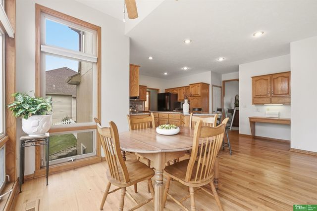 1910 Greyson Drive, Papillion, NE 68133