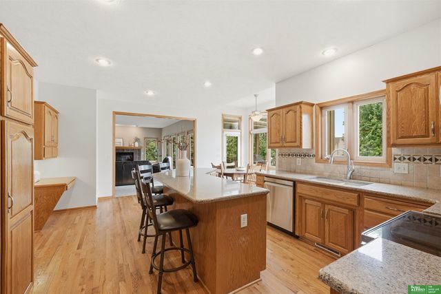 1910 Greyson Drive, Papillion, NE 68133