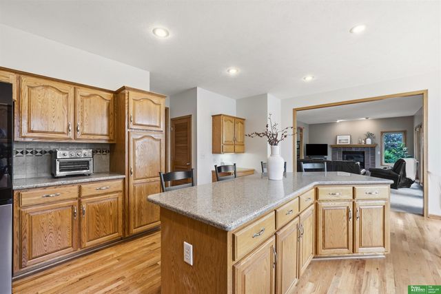 1910 Greyson Drive, Papillion, NE 68133