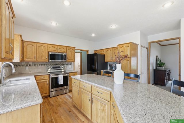 1910 Greyson Drive, Papillion, NE 68133