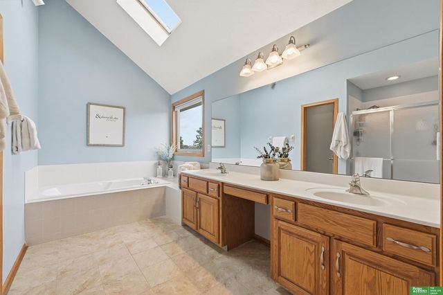 1910 Greyson Drive, Papillion, NE 68133