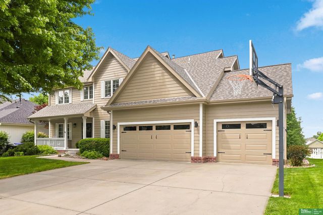1910 Greyson Drive, Papillion, NE 68133