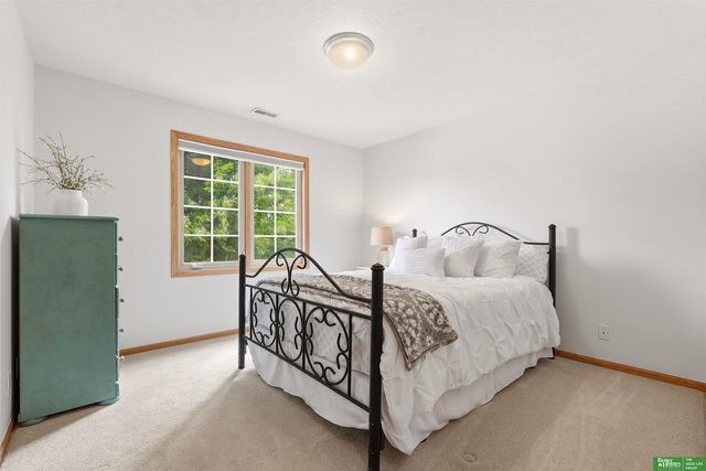 1910 Greyson Drive, Papillion, NE 68133