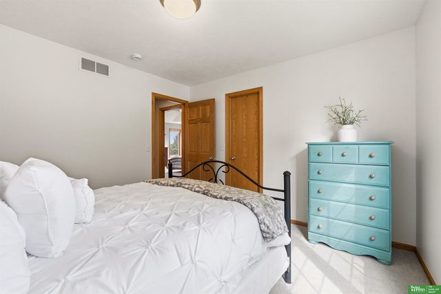 1910 Greyson Drive, Papillion, NE 68133
