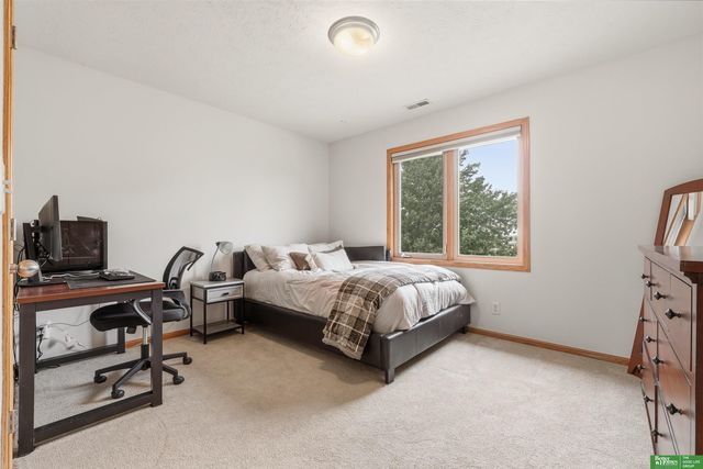 1910 Greyson Drive, Papillion, NE 68133