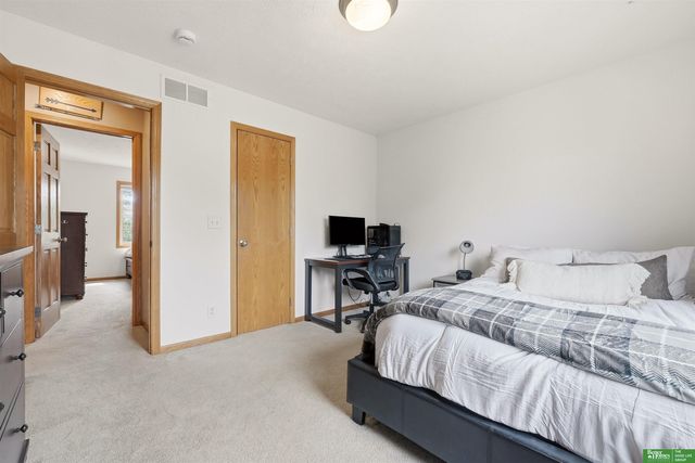1910 Greyson Drive, Papillion, NE 68133