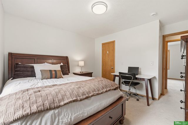 1910 Greyson Drive, Papillion, NE 68133