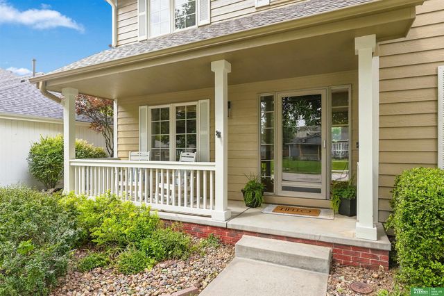 1910 Greyson Drive, Papillion, NE 68133