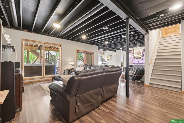 1910 Greyson Drive, Papillion, NE 68133