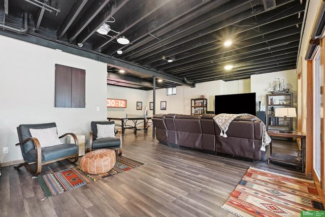 1910 Greyson Drive, Papillion, NE 68133