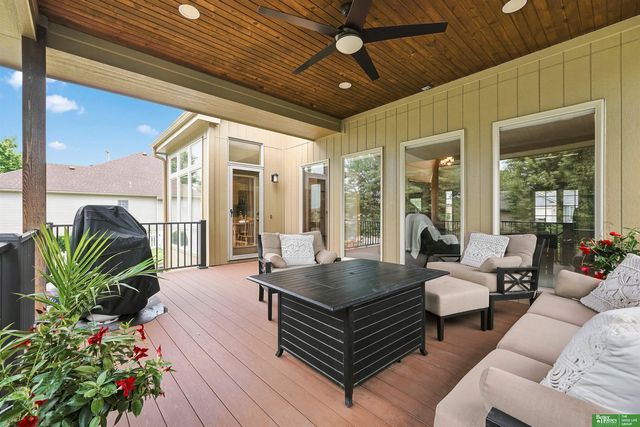 1910 Greyson Drive, Papillion, NE 68133