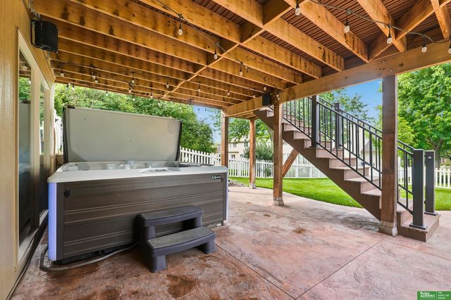 1910 Greyson Drive, Papillion, NE 68133