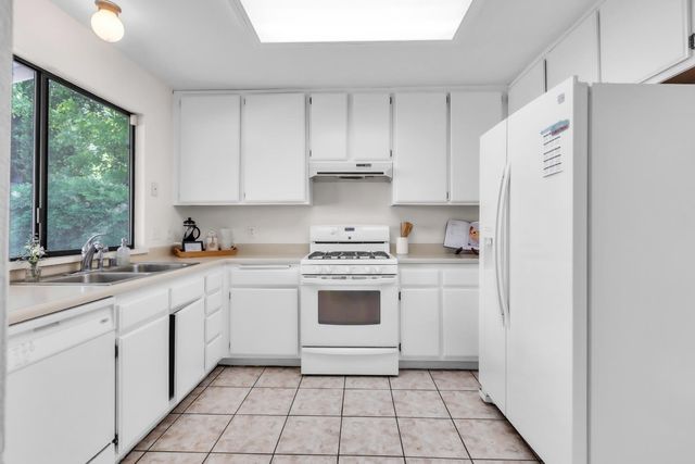 1113 Guava Way, Sacramento, CA 95834