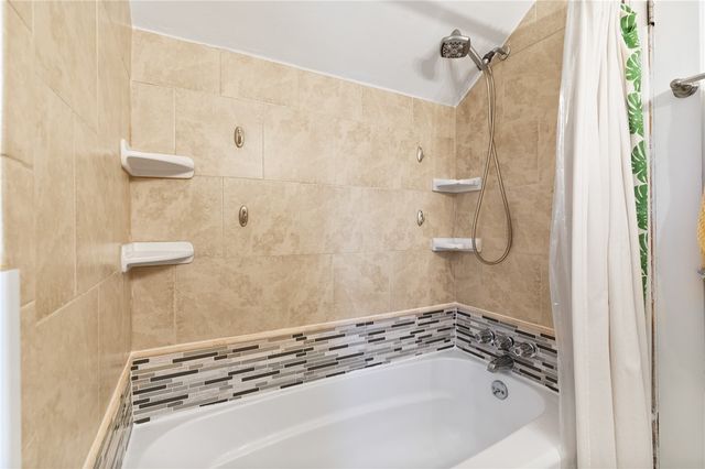 121 Betty Jane Ct, Penn Hills, PA 15235