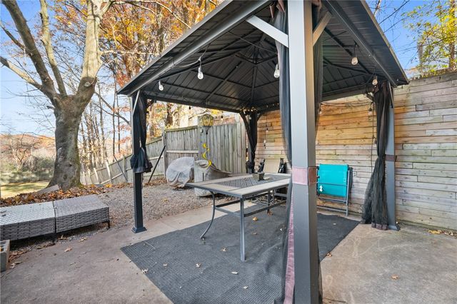 121 Betty Jane Ct, Penn Hills, PA 15235