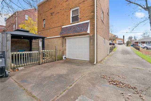 121 Betty Jane Ct, Penn Hills, PA 15235