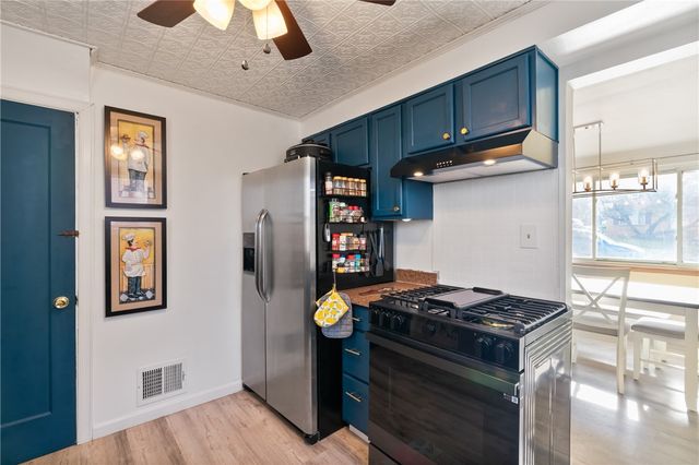 121 Betty Jane Ct, Penn Hills, PA 15235