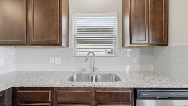 5502 Daniel Way, St Hedwig, TX 78152