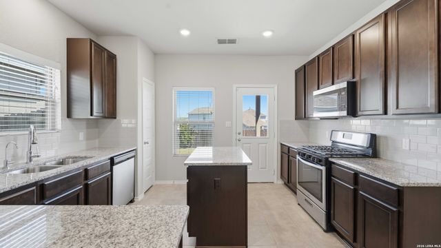 5502 Daniel Way, St Hedwig, TX 78152