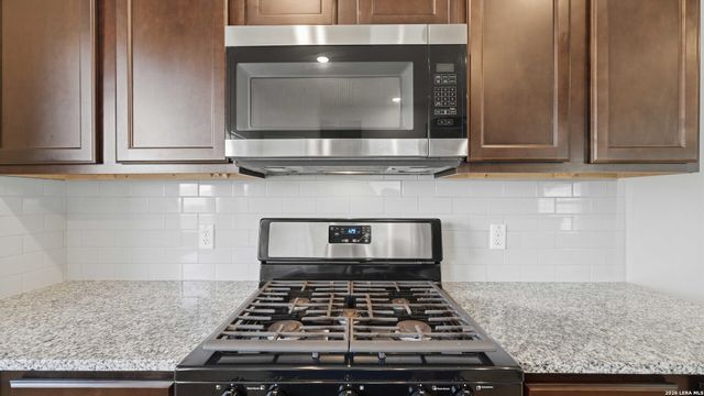 5502 Daniel Way, St Hedwig, TX 78152