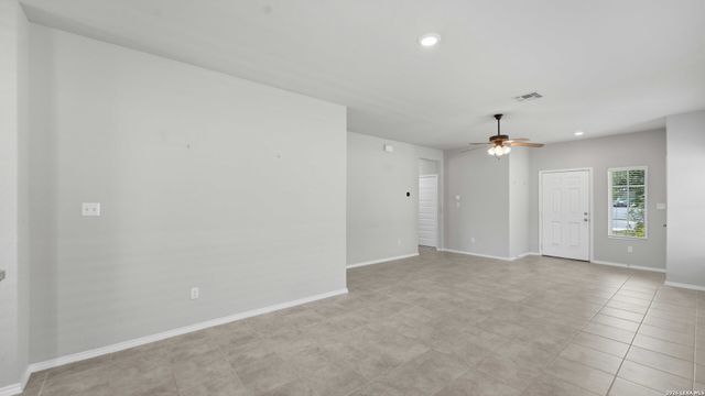 5502 Daniel Way, St Hedwig, TX 78152